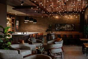 供应早餐和晚餐