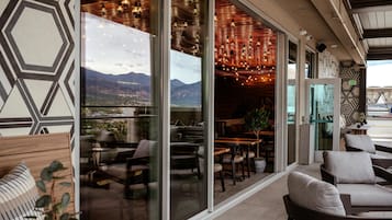 ์์นจ ์์ฌ ๋ฐ ์ ๋
์์ฌ ์ ๊ณต