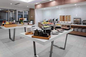 Daily buffet breakfast for a fee - Hilton Garden Inn Colorado Springs Downtown (Colorado Springs)