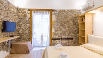 Studio, 1 Schlafzimmer, Terrasse, Meerblick | Bügeleisen/Bügelbrett, kostenloses WLAN, Bettwäsche