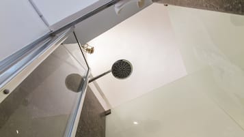 Studio, 1 Schlafzimmer, Terrasse, Meerblick | Dusche im Bad