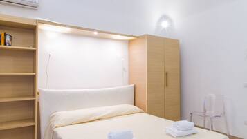 Studio, 1 makuuhuone, terassi, merinäköala | Silitysrauta/-lauta, ilmainen Wi-Fi, vuodevaatteet