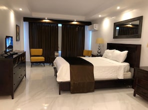 Junior Studio Suite | In-room safe, desk, iron/ironing board, free WiFi - Golden House Hotel & Restaurant (Santo Domingo Este)