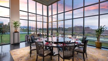 2 Restaurants, Frühstück, Mittagessen, Abendessen, internationale Küche