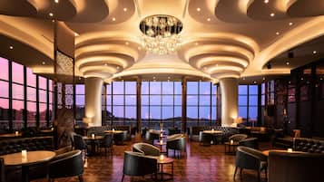 2 restaurants, breakfast, lunch, dinner served; international cuisine