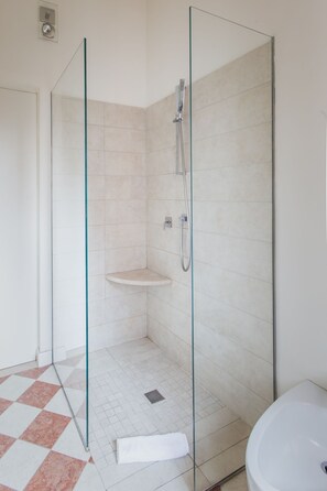 Apartment, 1 Schlafzimmer | Dusche im Bad