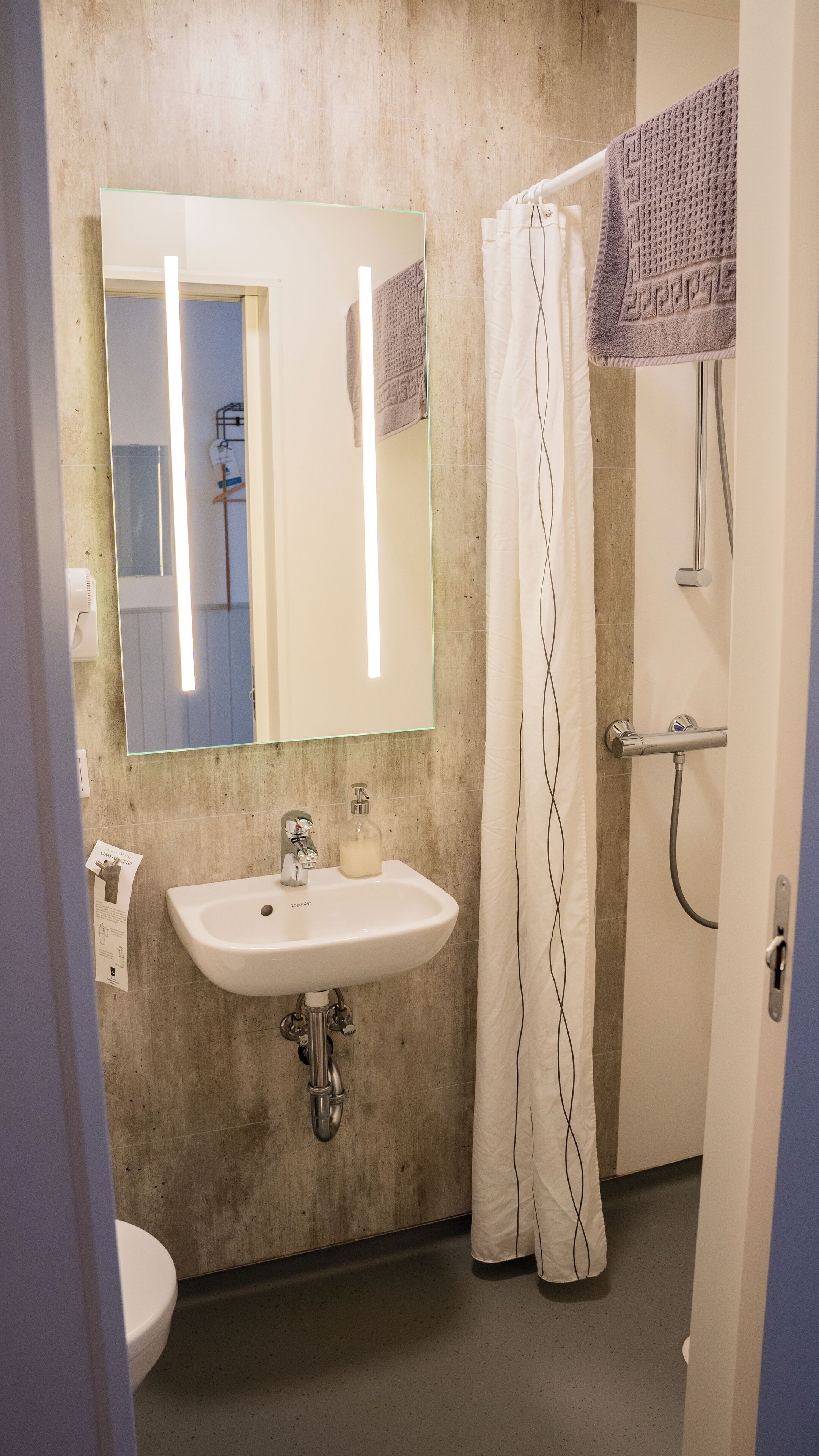 standard twin room, private bathroom | hypo-allergenic bedding, down duvets, select comfort beds, desk