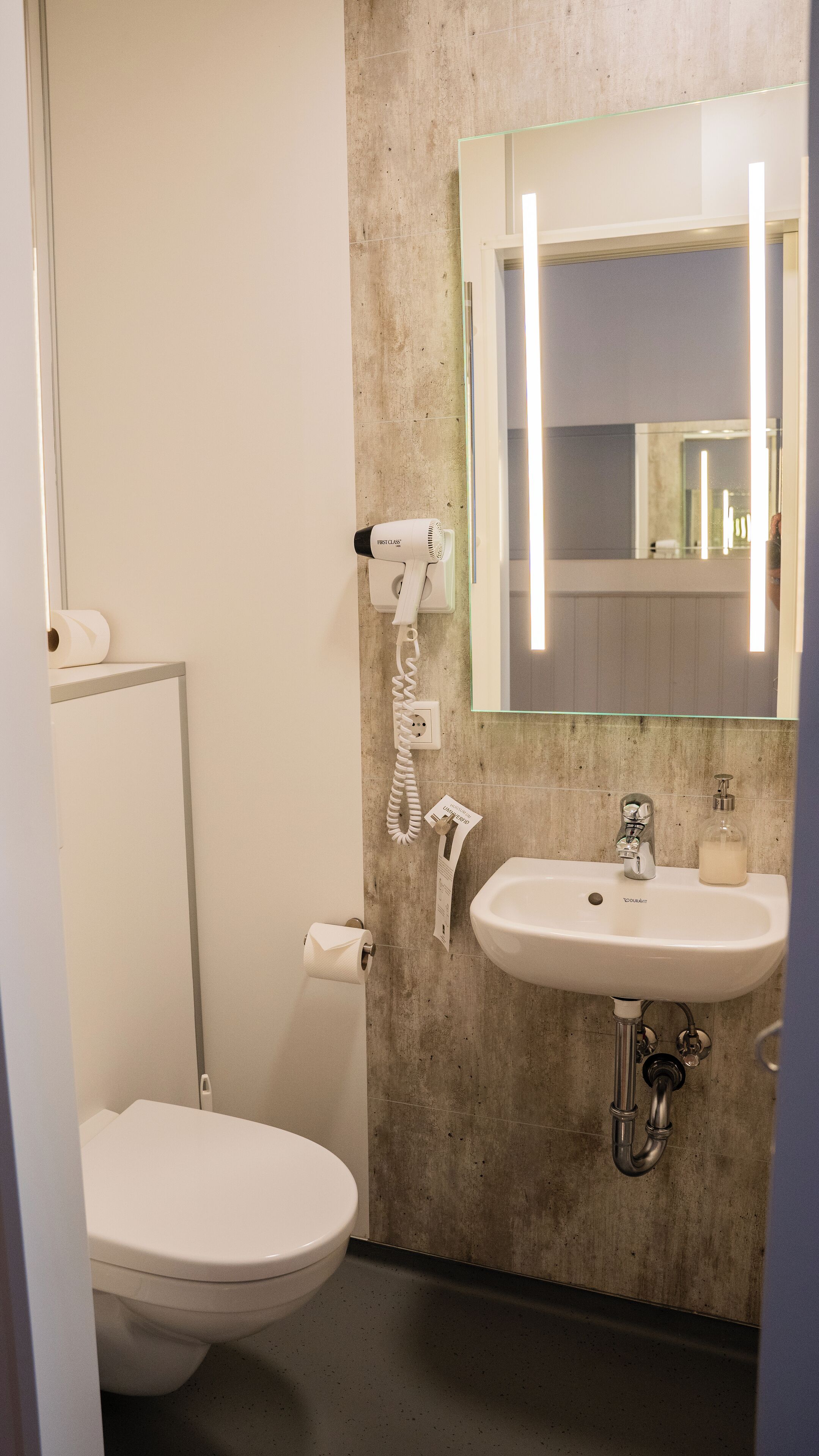 standard twin room, private bathroom | hypo-allergenic bedding, down duvets, select comfort beds, desk