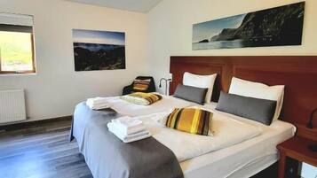 Family Room | Hypo-allergenic bedding, down comforters, Select Comfort beds, desk