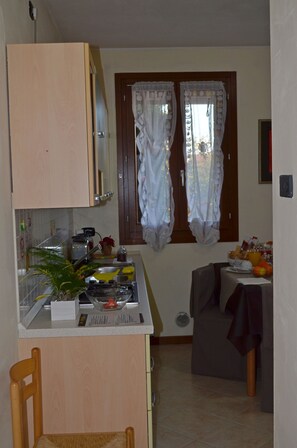 Familienzimmer | Essbereich im Zimmer