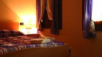 Habitación doble | Escritorio, wifi gratis, ropa de cama