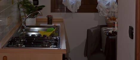 Single Room | Living area | Flat-screen TV