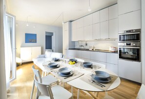 Apartment, 3 Bedrooms | In-room dining