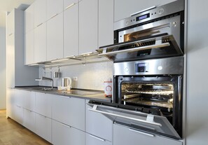 Apartment, 3 Schlafzimmer | Eigene Küche | Großer Kühlschrank, Mikrowelle, Ofen, Herdplatte