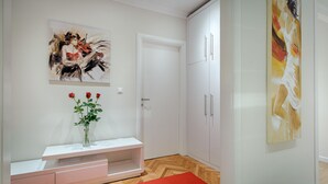 A modern room with a white console table, a red rug, and two paintings on the wall. - Apartment Marella (Split)
