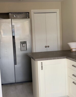 House, Multiple Beds, Non Smoking | Private kitchen