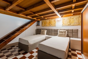 2 habitaciones, escritorio, tabla de planchar con plancha y cunas