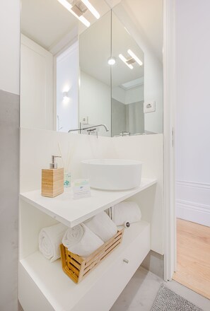 开间 | 浴室 | 淋浴设施、吹风机、毛巾