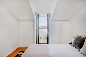 Apartment, 2 Bedrooms | 2 bedrooms, iron/ironing board, cots/infant beds, free WiFi - Porto City Elegant Retreat (Porto)