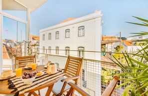 Apartamento, 2 habitaciones | Balcón