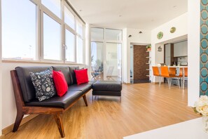 Apartment, 2 Bedrooms | Living room | Flat-screen TV - Príncipe Real Sunny Apartment (Lisbon)