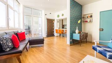 Leilighet, 2 soverom | Oppholdsområde | Flatskjerm-TV