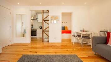 公寓, 1 間臥室 | 客廳 | 28-吋平面電視、有線頻道、電視