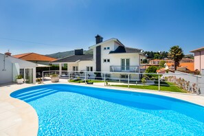 Resortwoning, 3 slaapkamers, privézwembad, uitzicht op bergen | Terras