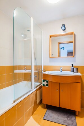 City Apartment, 1 Double Bed with Sofa bed, Non Smoking, Balcony | Bathroom