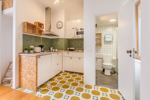 Apartamento, 1 quarto | Cozinha privada | Geladeira, micro-ondas, cooktop, cafeteira/chaleira