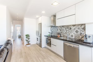 Apartment, 1 Bedroom, City View | Private kitchen | Full-sized fridge, microwave, oven, stovetop