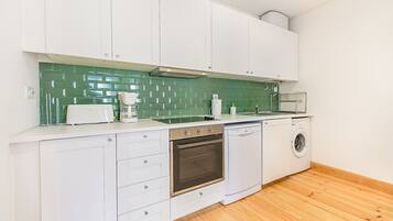 Apartemen, 2 kamar tidur | Dapur pribadi | Lemari es, microwave, oven, dan kompor