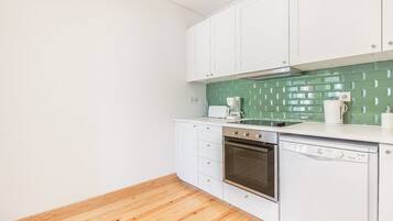 Apartment, 2 Schlafzimmer | Eigene Küche | Kühlschrank, Mikrowelle, Ofen, Herdplatte