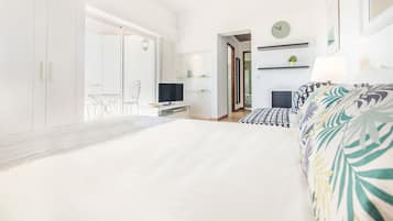 Studio | 1 bedroom, soundproofing, cots/infant beds, free WiFi