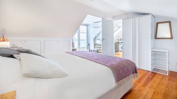 Apartment, 2 Bedrooms | 2 bedrooms, iron/ironing board, cribs/infant beds, free WiFi