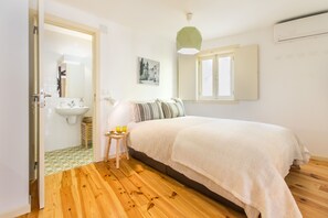 Studio, 1 Bedroom (1) | 1 bedroom, iron/ironing board, cribs/infant beds, free WiFi - Guest Inn Alfama Apartaments (Lisbon)