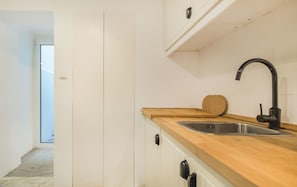 Apartment, 1 Bedroom | Private kitchenette
