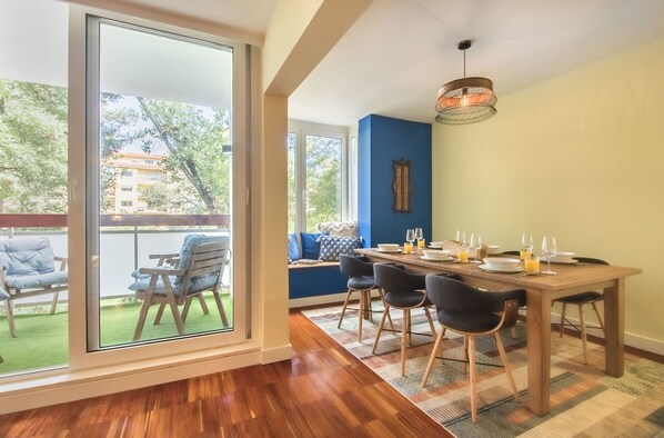 Apartment, 3 Bedrooms, Balcony | Living area | 100-cm flat-screen TV with cable channels, TV - 347 Acácias Flat (Cascais)