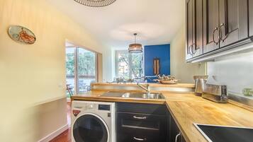 Apartment, 3 Bedrooms, Balcony | Private kitchen | Full-size fridge, microwave, oven, stovetop