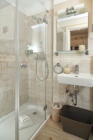 Studio | Bathroom