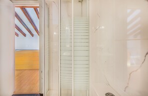 Apartemen, 1 kamar tidur | Kamar mandi | Shower, pengering rambut,  dan handuk