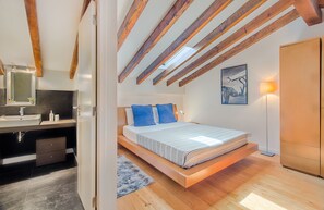 Apartment, 1 Bedroom | 1 bedroom, cribs/infant beds, free WiFi, bed sheets - Graça Cozy Duplex (Lisbon)