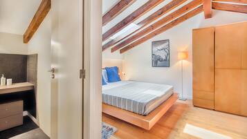 Apartment, 1 Bedroom | 1 bedroom, cribs/infant beds, free WiFi, bed sheets
