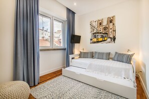 Apartment, 2 Bedrooms | 2 bedrooms, cribs/infant beds, free WiFi, bed sheets - Marques de Pombal Metropolitan Flat (Lisbon)