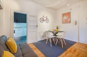 Apartment, 2 Schlafzimmer | Wohnbereich