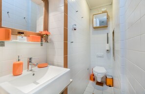 Apartment, 1 Bedroom | Bathroom - Correeiros Downtown - Historic Lisbon Apartment (Lisbon)