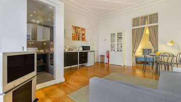 Leilighet, 1 soverom | Oppholdsområde | TV