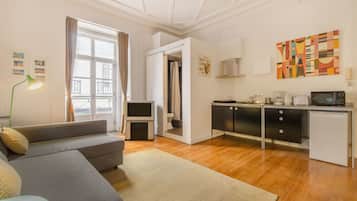 Leilighet, 1 soverom | Oppholdsområde | TV