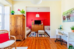 Appartement Ville, 3 chambres, non-fumeur | Aire de séjour | Téléviseur à écran plat