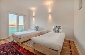2 bedrooms, iron/ironing board, cots/infant beds, free WiFi